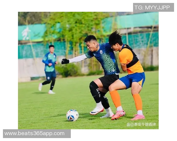 山东泰山B队在热身赛中以3比2战胜泰安天贶展现出强劲实力与团队默契 山东泰山B队在热身赛中以3比2战胜泰安天贶展现出强劲实力与团队默契